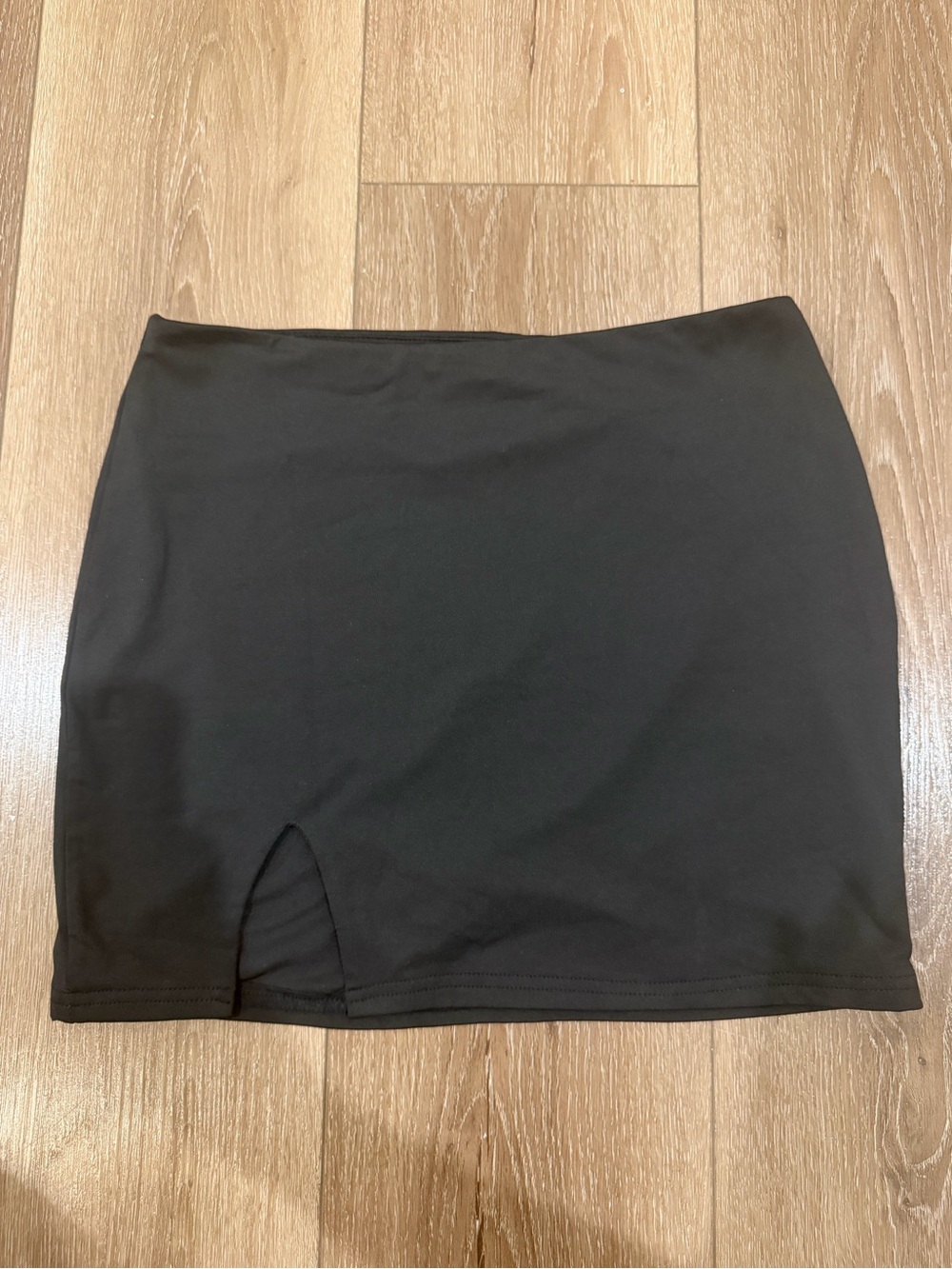 Source Unknown Black Mini Skirt with Front Slit